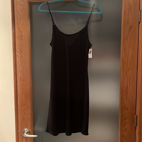 Aritzia Babaton “Noa” Slip - Picture 2 of 8